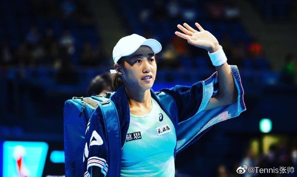 ;养鱼CP毛晓彤、杨玏首次大银幕合体演绎都市男女恋爱图鉴，动情诠释快节奏相知相恋的青年人，在相爱一年中的喜怒哀乐与苦辣甜酸